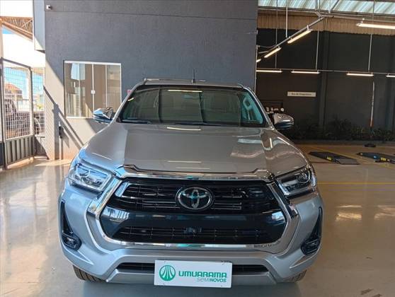 TOYOTA HILUX 2.8 D-4D TURBO DIESEL CD SRX 4X4 AUTOMÁTICO TOYOTA HILUX 2.8 D-4D TURBO DIESEL CD SRX 4X4 AUTOMÁTICO